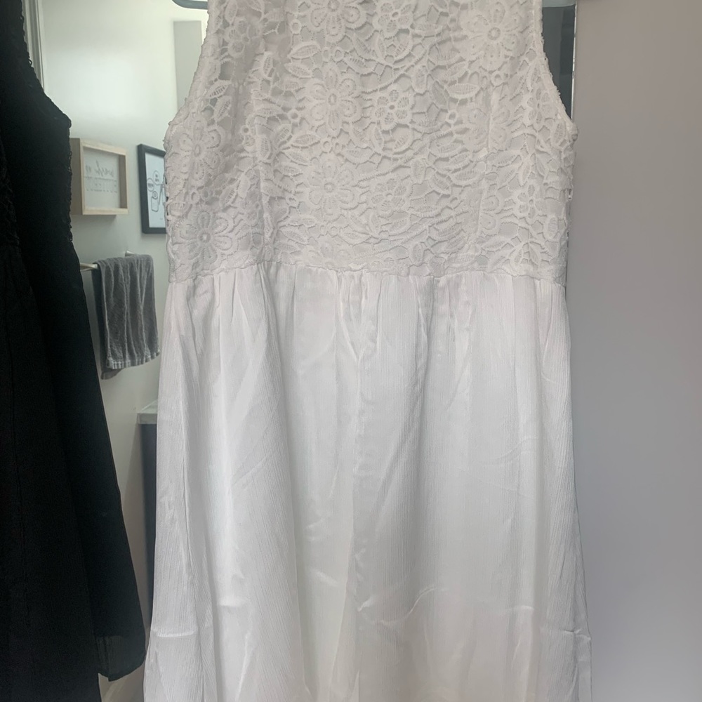 Cute and classy little white dress!